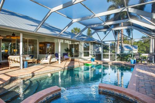 Laurel House | Nokomis Pool Home on the Canal