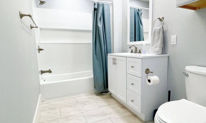 Southside House | Nomad Friendly - All Bills Paid- Near Downtown SA