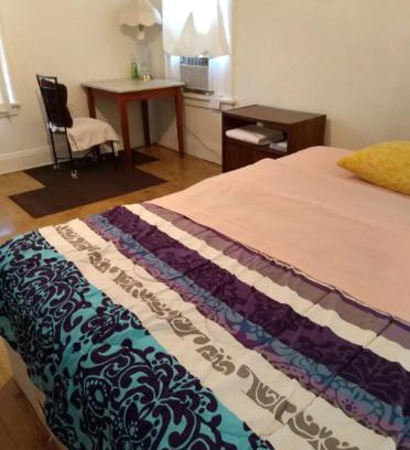 Bel-Ridge House | Non-Smokers Only Private Room 5 with Kitchen Best Price for 1 Long-Term Guest