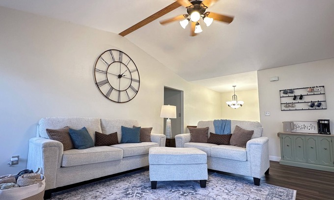 Clear Lake House | Norb's Nest—spacious cottage, close to Main St