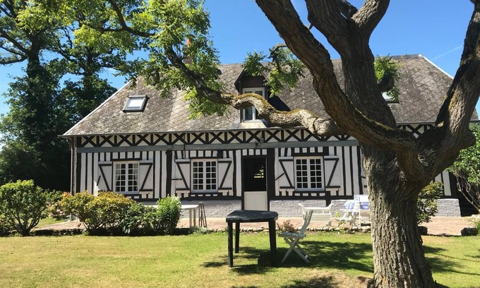 Saint-Riquier-es-Plains House | Normandy farmhouse, large garden. Sleeps 6. 2 bedrooms, 3 bathrooms.