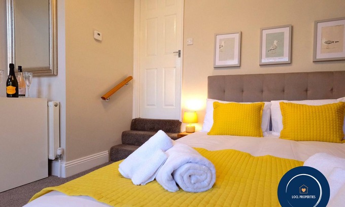 Scarborough Apartment | North Bay Cabin 1 Bedroom Apartment Near The Beach. Pet Friendly.