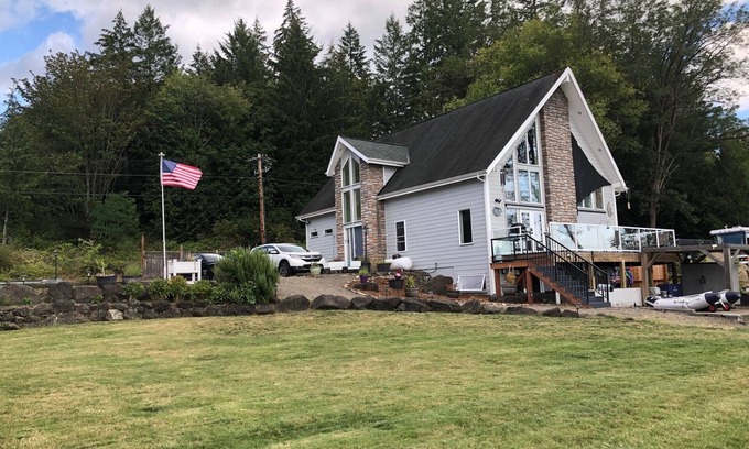 Belfair House | North Bay Hideaway, 3 Bed, 2+ Bath Beach House on Case Inlet