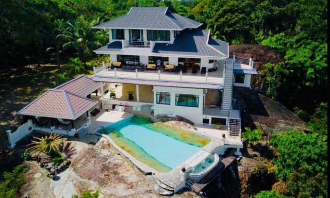 Kudat Villa | North Borneo Malaysian Beach Villa with 3 Bedroom Suites & Swimming Pool