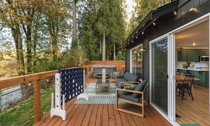 Concrete House | North Cascades Riverside Retreat - 3 Bedroom with River Views, Hot Tub, AC