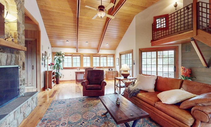 North Potomac Apartment | North Potomac escape with balcony, pool, streaming, full kitchen, W/D, & AC