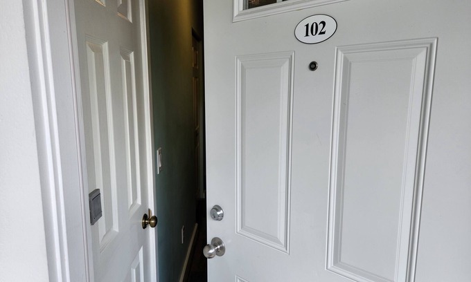 Traverse City Condo | North Shore Inn Traverse City - Unit 102