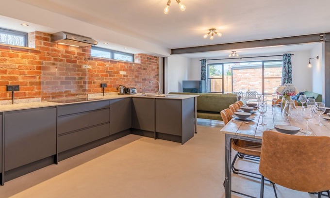 Cheltenham Cottage | Norton Coach House - Cheltenham Spa