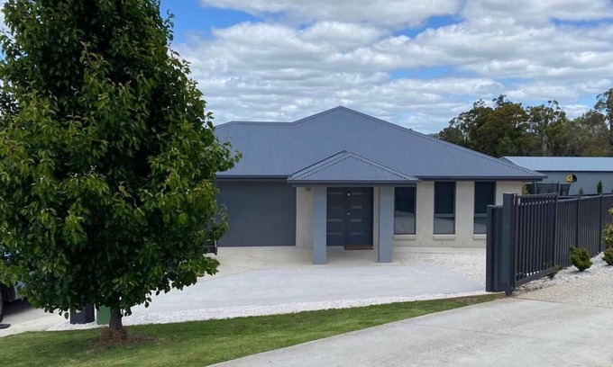 Norwood House | Norwood Serenity - ideal for families and groups