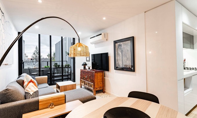 Port Melbourne Apartment | "Nott's Nook"- 1-Bed with Rooftop Views