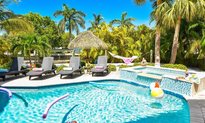Anna Maria House | Nov/Dec Deals - Waterfront/Dock/Pool/Hot Tub/Putting/Beach by AMIHomeRental