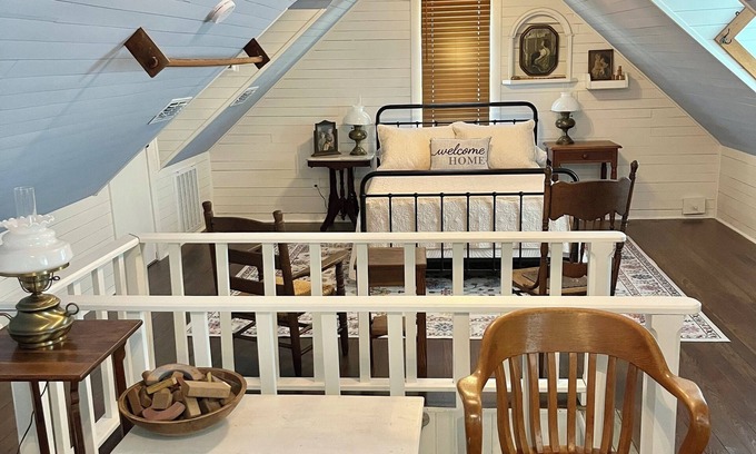 Shiner House | Novak Farmhouse - located 3 blocks from the Shiner Brewery