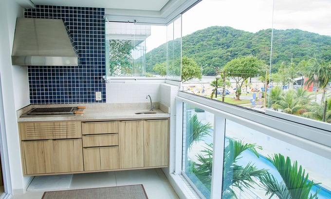Centro Apartment | NOVO: Apto com Wi-Fi a 60m da Praia de Bertioga/SP