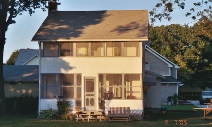 Westbrook Center Cottage | Now with TV - Relax in our 3-bedroom Westbrook cottage at West Beach