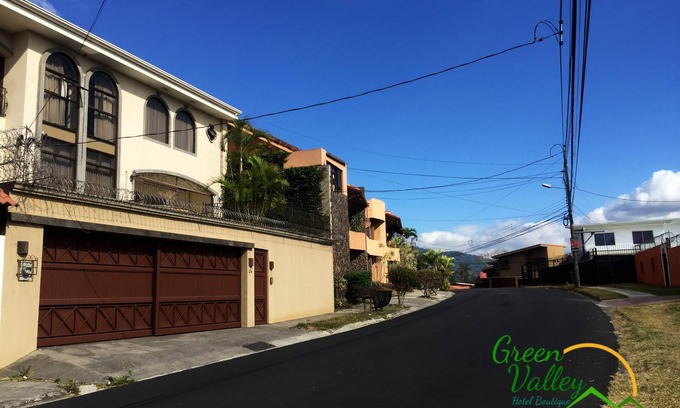 El Cipres Hotel | Now you can relax in one of the best places in town