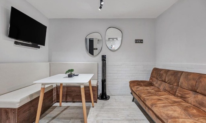 La Florida Apartment | NOWA Gaira Apt Provenza Walkable Area, AC & Balcony facing KarolG club