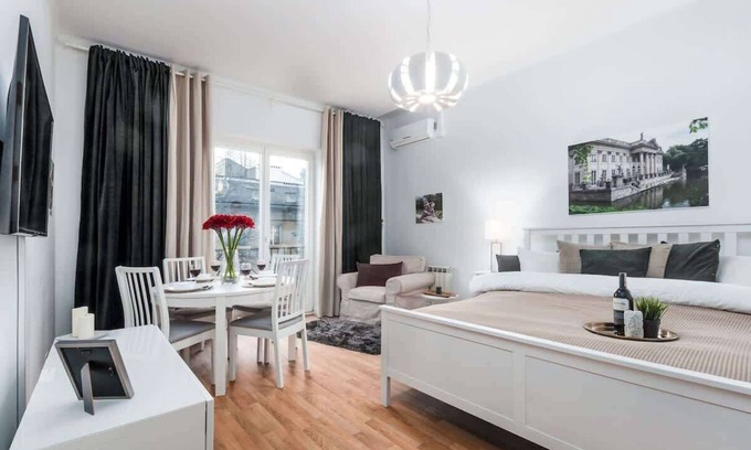 Srodmiescie Apartment | Nowy Świat 35 | Air Conditioned Apartment | Center