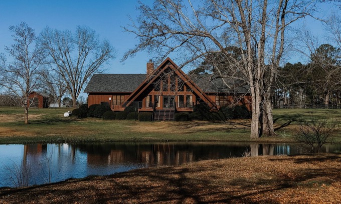Morris Cabin | Nubbintown Lodge Great for Large Family or Retreat