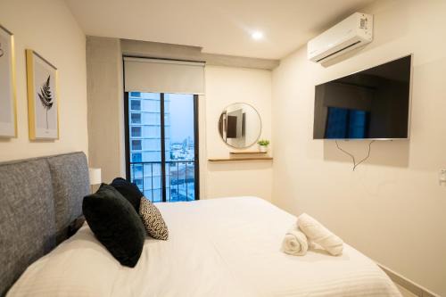 Zapopan Apartment | Nuevo Departamento Céntrico con Alberca y Parking