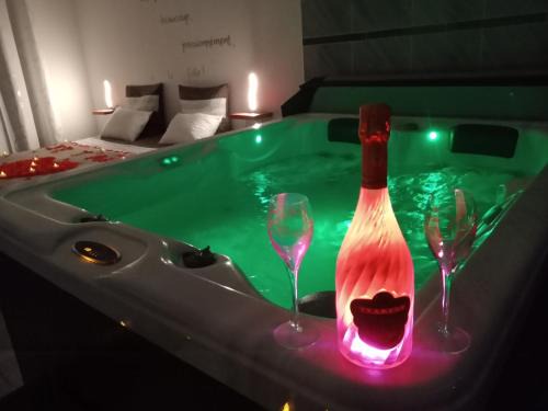 Auterive Apartment | Nuit romantique avec Jacuzzi SPA privatif proche TOULOUSE