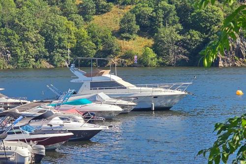 Vals d'Aix et Isable Boat Rental | Nuits insolites sur un bateau 12m en pleine nature