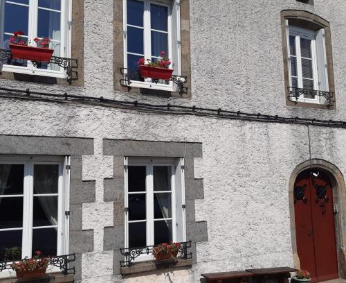 Le Dorat Apartment | Number 22 - Le Dorat - Apartment One with garden & free parking