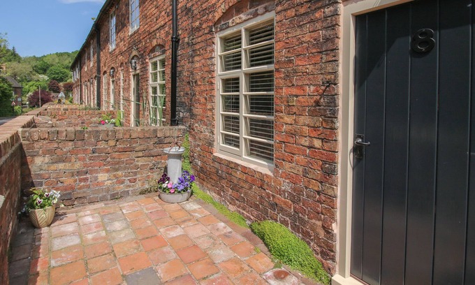 Coalbrookdale House | NUMBER 7, pet friendly, character holiday cottage in Ironbridge