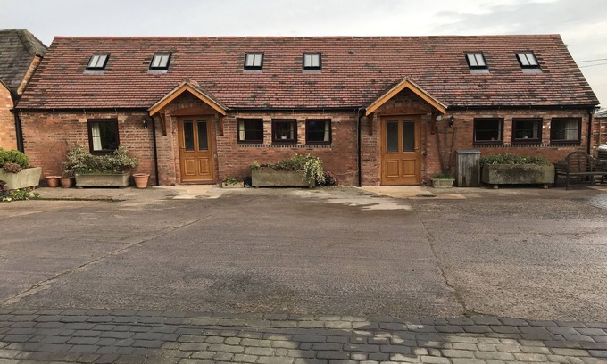 Measham Cottage | Nuneaton - Cottage - Sleeps 2 - Parking - Garden