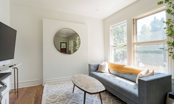 Uptown Apartment | NW 23rd 1BR Best Location Historic Beauty