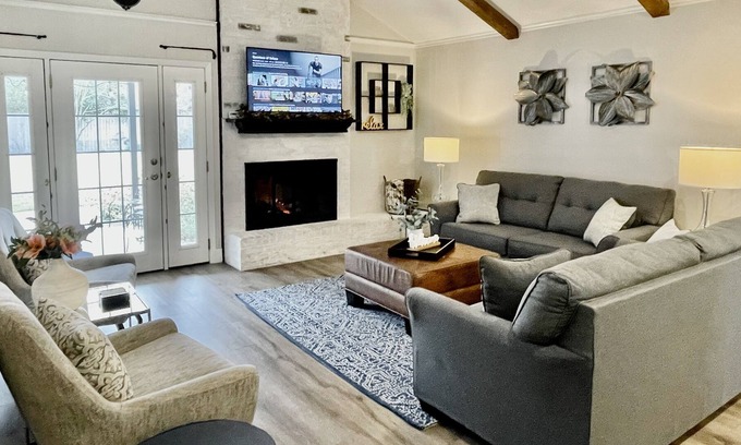 Forest North Estates House | NW Austin 4B2B 1-Story Home Away From Home - Explore Greater Austin