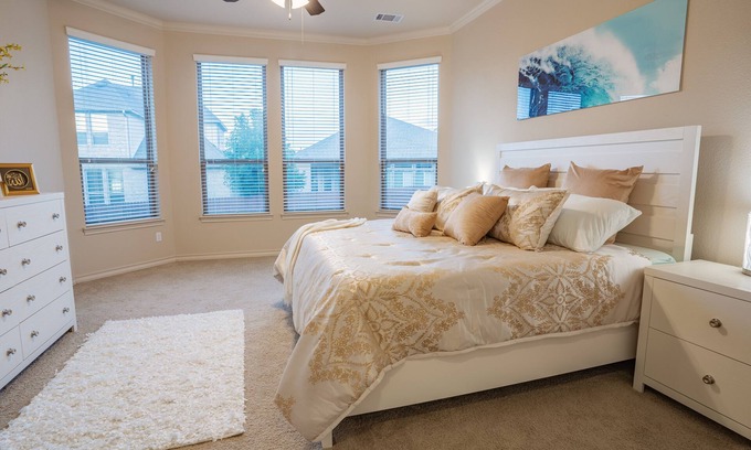 Leander House | NW Austin Getaway in Leander, Crystal falls Golf Course,HEB Center, Cedar Park