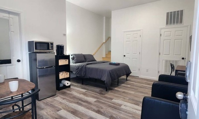 Hackensack Apartment | NYC Bus -Train/Shops/Restaurant/HUMC/USA Mall