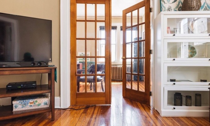 Upper Roseville Apartment | NYC — Newark Airport with Office!