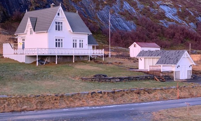 Flakstad House | Nydelig landsted på vakre Nesland i Lofoten
