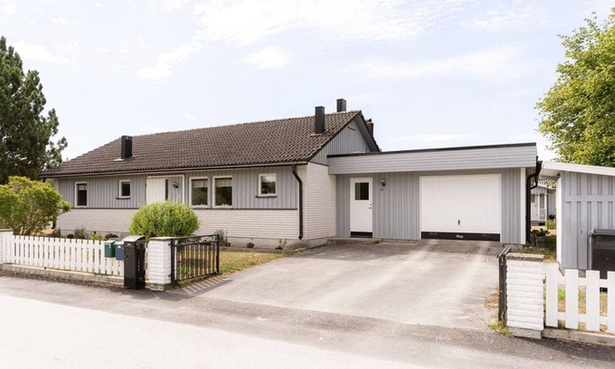 Tofta Villa | Nyrenoverad Villa + Gårdshus 8+5 Bäddar gå Till Tofta Strand. 1-2 Familjer