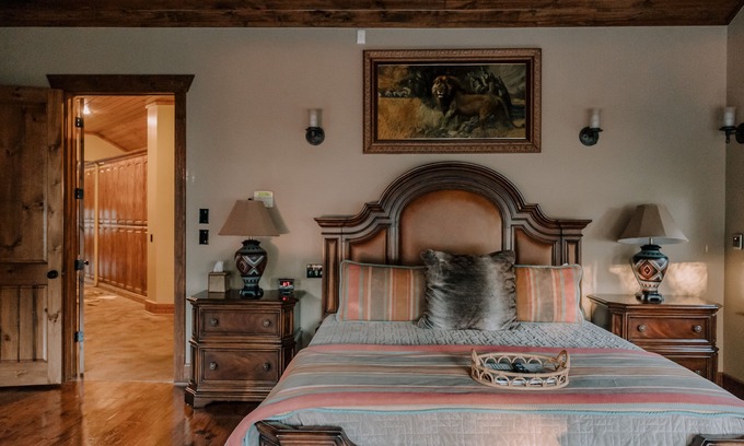 Dripping Springs House | Nyumba House - Asante Lodging and Events