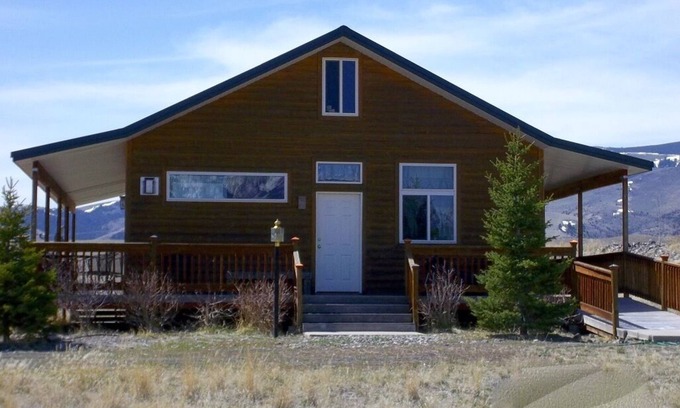Livingston Cabin | O'Carroll's Yellowstone Cabin