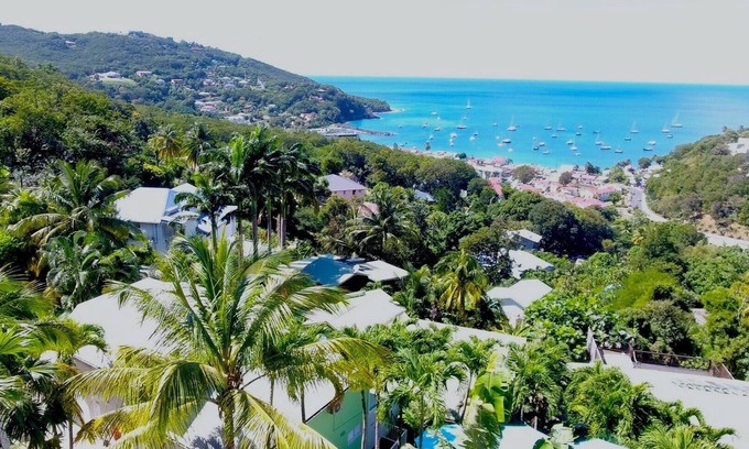 Deshaies Apartment | "O Coeur de Deshaies", Grande Anse. Sea view, swimming pool, air conditioning.