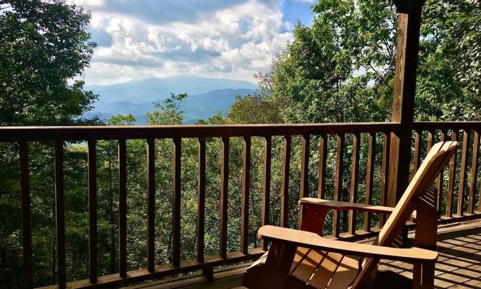 Apple Ridge Cabin | O'Connors Retreat - Blowing Rock, Hot tub Secluded acreage, fabulous views