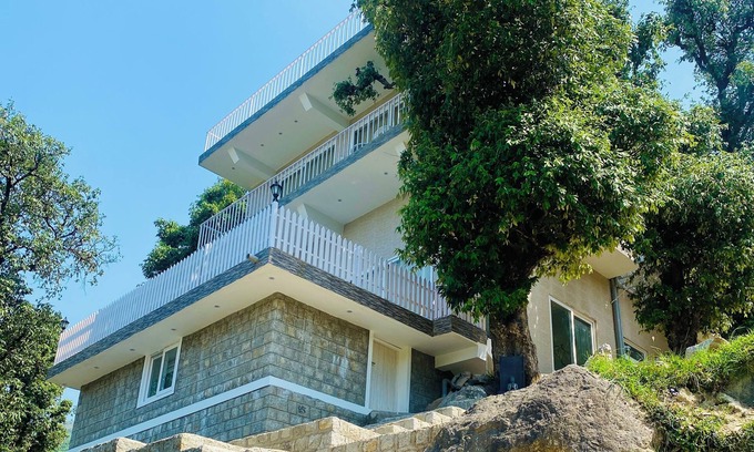 Sidhpur Villa | Oak by the River - Luxury villa in the serene outskirts of Dharamshala/Mcleod