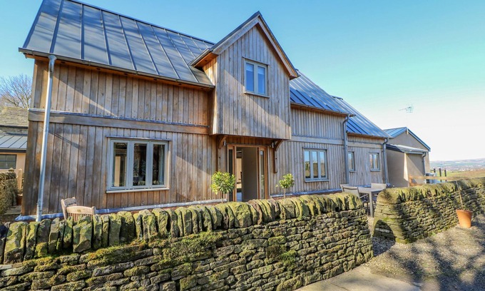 Rochdale Cottage | OAK COTTAGE, family friendly, character holiday cottage in Milnrow
