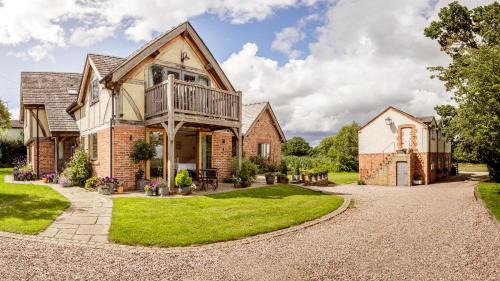 Cymau House | Oak Mead