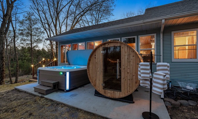 Wisconsin Dells House | Oakwood Manor: Hot Tub, Sauna, Fire Pit, Games