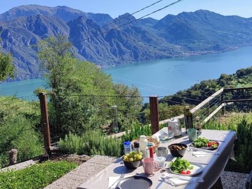 Fonteno House | Oasi Azzurra - Cosy flat with a terrace and a great view over lake and mountains