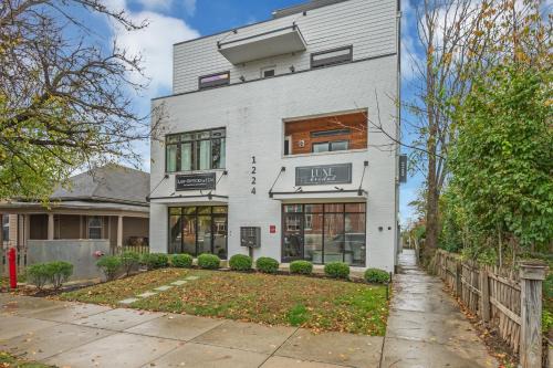 Chestnut Hill Apartment | Oasis on 2nd #202