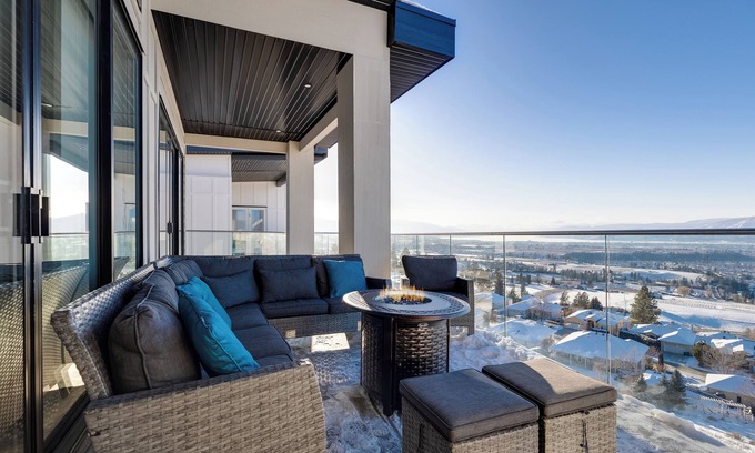 Black Mountain House | Oasis Retreat/Fire-pit/Patio with lakeviews/BBQ/Cozy Family Home