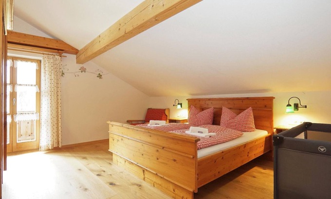 Segeten Apartment | "Obere Stube" vacation apartment with balcony and view over the beautiful low mountain range
