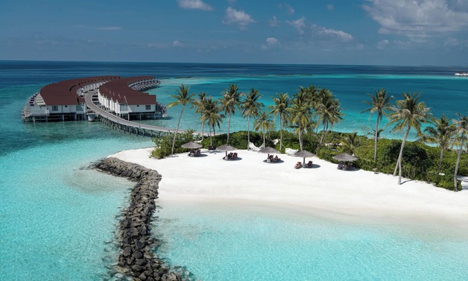 Farukolhufushi Island Resort | OBLU SELECT Lobigili with Free Transfers