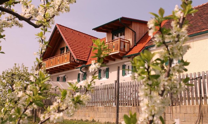 Eichkogl House | Obst & Gästehof Brandl