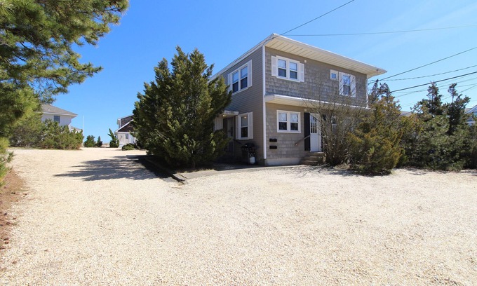 Point Pleasant Beach House | OCE1422U | Private Beach Access! Upper level 2BR 1ba unit w/parking, PETS!